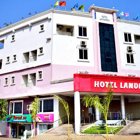Hotel Landmark Бхубанешвар Екстериор снимка