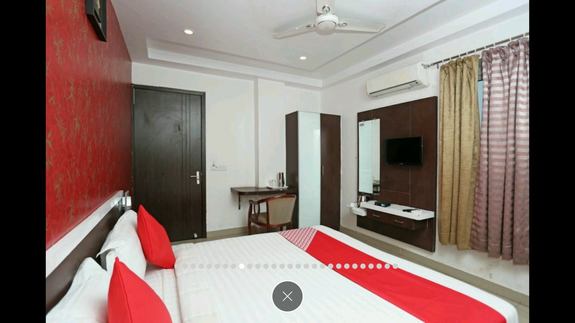 Hotel Landmark Бхубанешвар Екстериор снимка