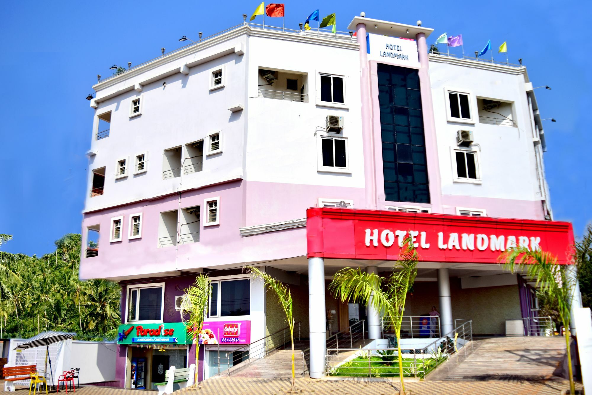 Hotel Landmark Бхубанешвар Екстериор снимка